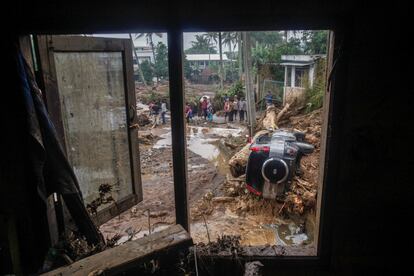 Aspecto de la localidad de Cibuntu, en Sukabumi, en la provincia de Java Occidental, tras las inundaciones repentinas que han asolado Indonesia.