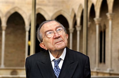 Giulio Andreotti en el Palau de la Generalitat, en Barcelona, en 2004, tras ser recibido por el entonces presidente Pasqual Maragall.