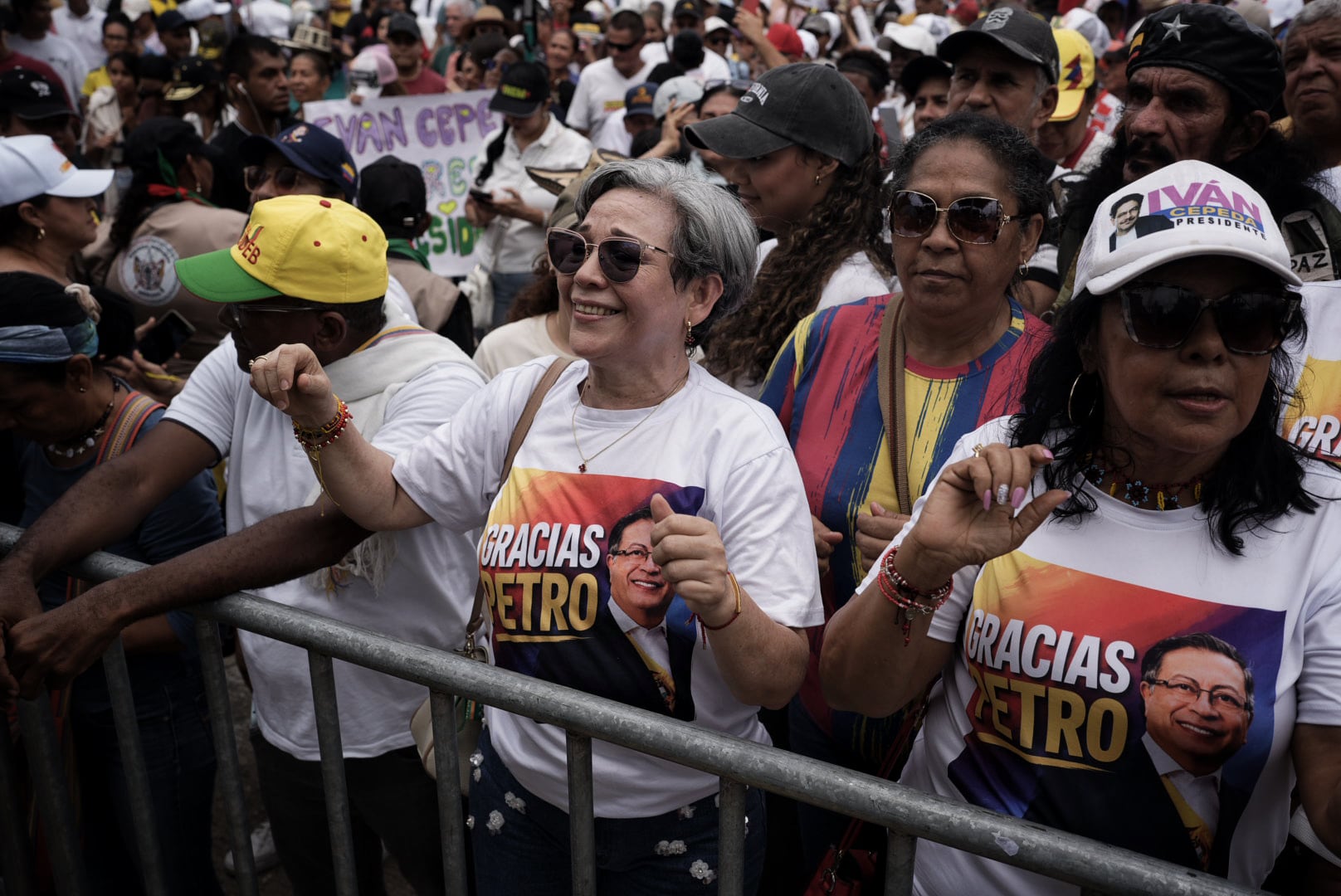 Simpatizantes de Iván Cepeda y Gustavo Petro, en Barranquilla, este viernes.