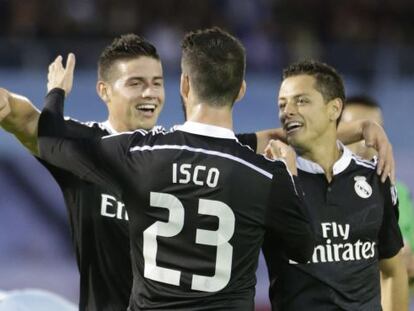 James celebra su gol con Isco y Chicharito. 