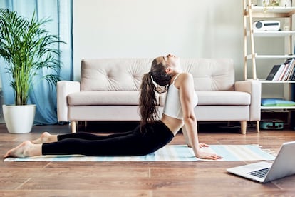 El yoga es una práctica complementaria muy terapéutica que reduce significativamente los síntomas de estrés, depresión y ansiedad. 