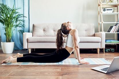 El yoga es una práctica complementaria muy terapéutica que reduce significativamente los síntomas de estrés, depresión y ansiedad.