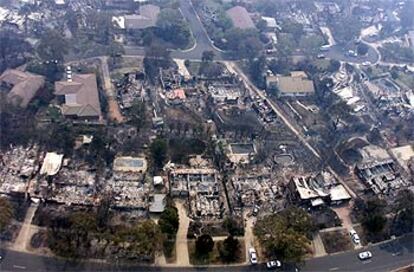 Imagen aérea del barrio de Buffy, en los alrededores de Canberra, devastado por las llamas.
