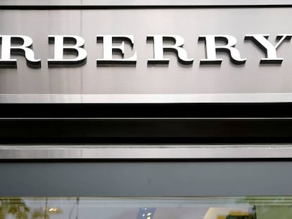 La marca de lujo Burberry quema todo lo que no puede vender