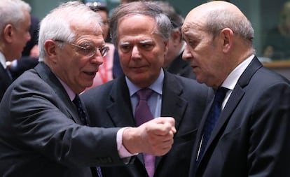 Borrell, junto a los ministros de Exteriores italiano, Enzo Moavero, y francés, Jean-Yves Le Drian.