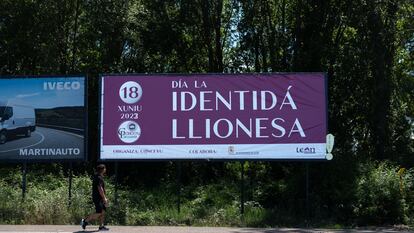 Un cartel anuncia el Día de la Identidad Leonesa.