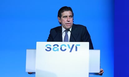 El presidente de Sacyr, Manuel Manrique, durante la junta de accionistas de la compañía del año 2023.