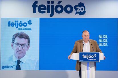 El entonces secretario general del PPdeG, Miguel Tellado, presenta la imagen gráfica de la campaña de los populares gallegos el 22 de junio de 2020. 