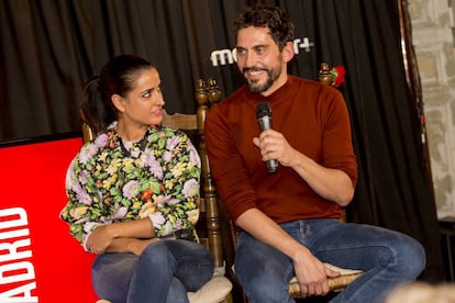 Inma Cuesta y Paco Le&oacute;n, durante la presentaci&oacute;n de la serie &#039;Arde Madrid&#039;.