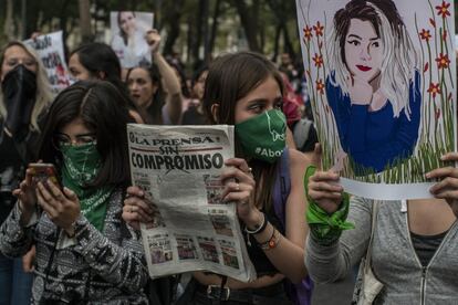 El feminicidio de Ingrid Escamilla, de 25 años, elevó la indignación en México tras la publicación de fotografías explicitas de la joven en varios diarios.