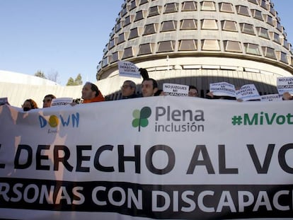 Una protesta, este miércoles, ante el Constitucional.