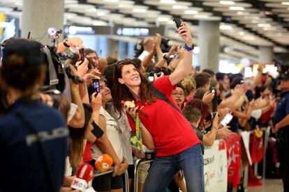 Ruth Beitia a su llegada al aeropuerto de Baraja,s el 23 de agosto de 2016, tras los Juegos Olímpicos de Río.