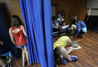 El pasado miércoles 7 de junio los alumnos, que se han encargado de todos los preparativos, realizaron un primer ensayo general para comprobar lo que no funcionaba y solucionarlo.