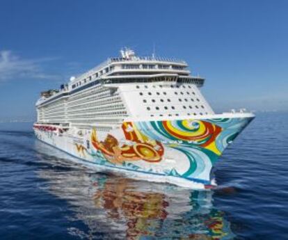 El crucero Norwegian Getaway, con un dibujo del artista pop cubano David Le Batard.