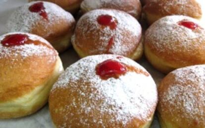 Sufganiot rellenos de mermelada.