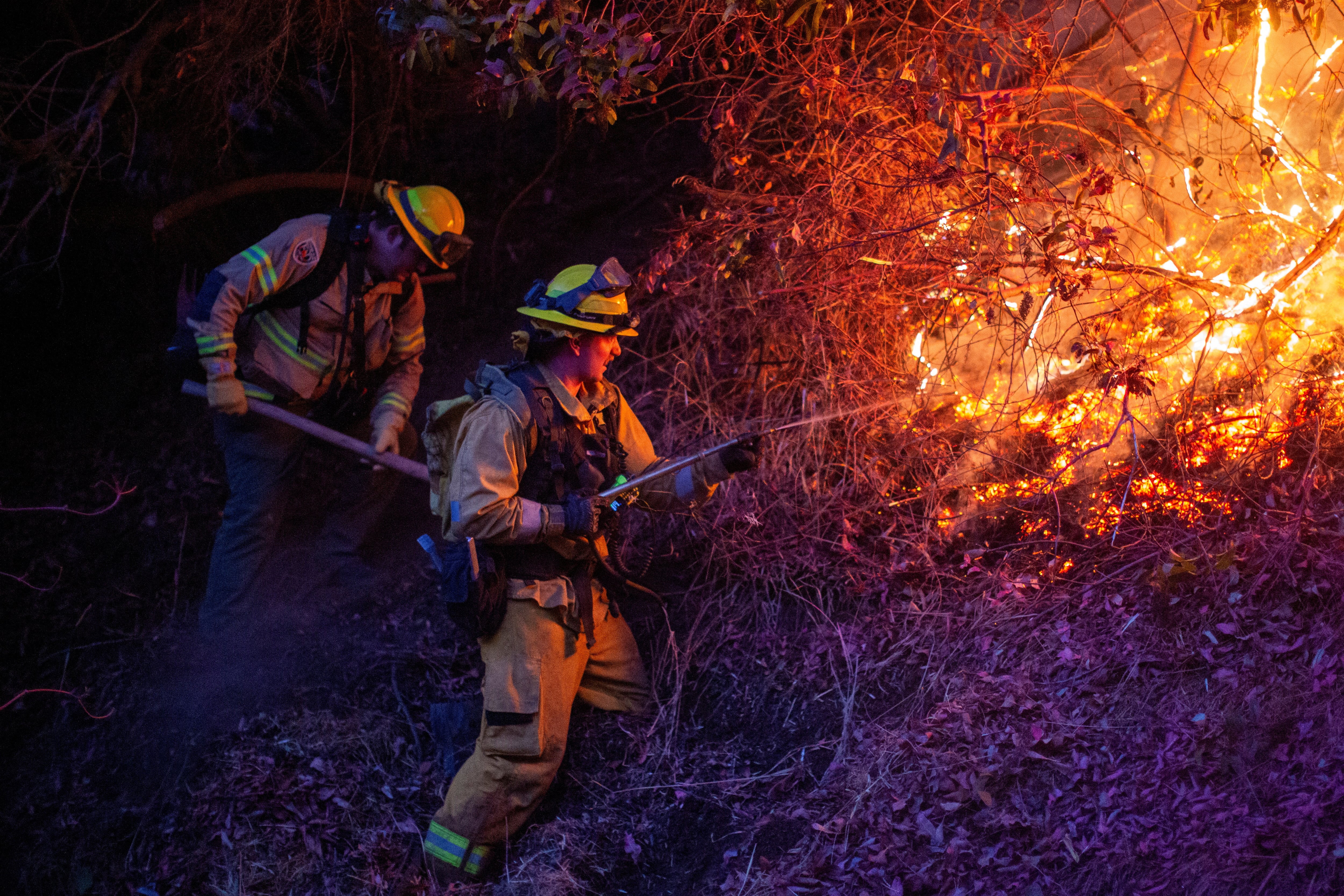 Incendios en California, en vivo | Los fuertes vientos aumentan la amenaza extrema y ponen a Los Ángeles en el “escenario más grave posible”