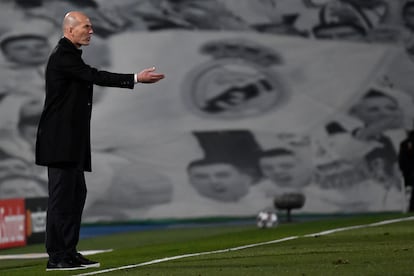 Zidane, en el estadio Alfredo Di Stéfano durante el Real Madrid-Atalanta.