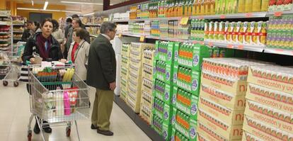 Estanter&iacute;a de un Mercadona en Madrid.