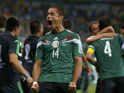 Javier Hernández celebra um dos gols do México