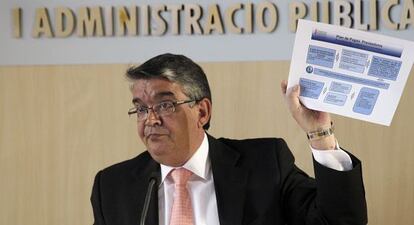 El consejero de Hacienda, José Manuel Vela, durante un comparecencia.