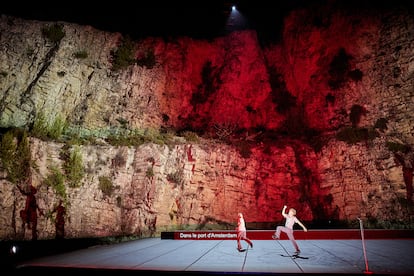 Anne Teresa de Keersmaeker y Solal Mariotte protagonizan el espectáculo 'Brel', en la Cantera de Boulbon, cerca de Aviñón.