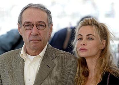 André Téchiné y Emmanuelle Béart, director y protagonista, respectivamente, de la película <i>Les égarés,</i> en Cannes.