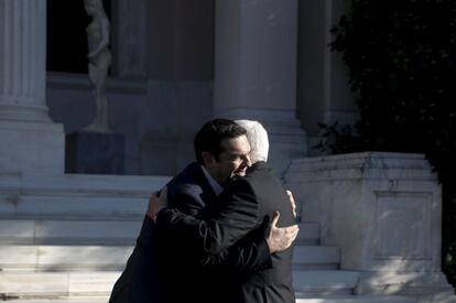 Tsipras recibe a Abbas este lunes en Atenas.