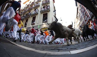 Los toros en la curva de la calle Mercaderes.