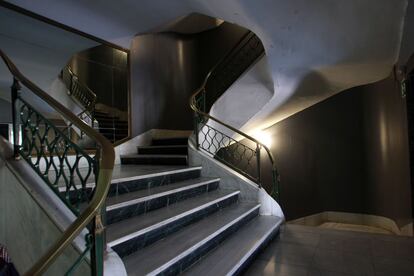 Tramo de escaleras que aun queda intacto en el interior del Edificio España.