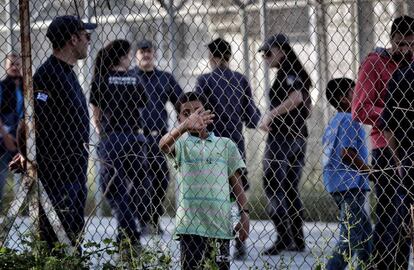 Un niño este jueves en el campo de detención de Moria, en la isla griega de Lesbos.