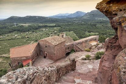 La ermita de la Mare de Déu de la Roca.