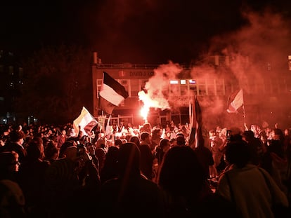 Manifestantes en el campus de la Universidad de Nueva York se manifiestan por Gaza, el 22 de abril.