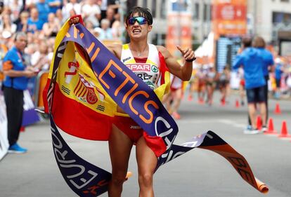 María Pérez entra vencedora en los 20 km marcha de los campeonatos de Europa, el 11 de agosto de 2018, en Berlín.
