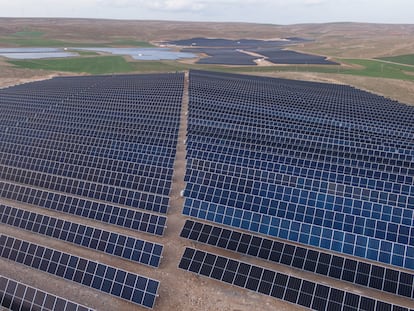 Imagen de la planta Solar "La Estación", ubicada en Teruel, con una capacidad instalada de aproximadamente 42 MWp