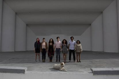 Los directores de teatro Verónica Etienne (25), Aguasanta Rojas (25), Glenda Medina (26), Francisco Aguana (28), Natacha Pérez (31), Danny Cruz (34) y Raquel Zapata (26).