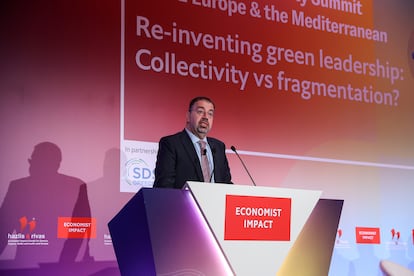 Daron Acemoglu, catedrático de MIT y Nobel de Economía, en Kavouri, cerca de Atenas, el 14 de octubre.