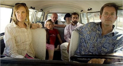 Los seis miembros de la familia protagonista de 'Pequeña Miss Sunshine'