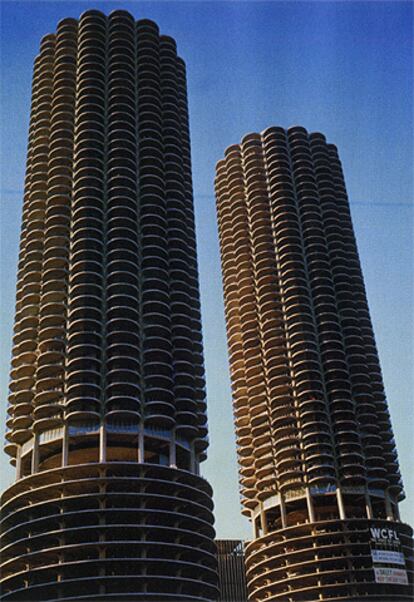 <i>Marina City </i>de Bertrand Goldberg, rascacielos realizado en Chicago en 1964.