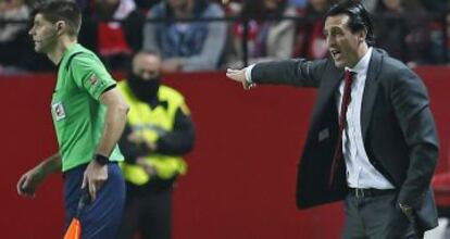 Emery gesticula en la banda en el pasado choque de Copa ante el Mirandés.