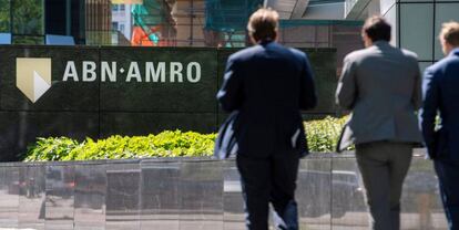 El logo de ABN Amro en su sede de Ámsterdam (Países Bajos).