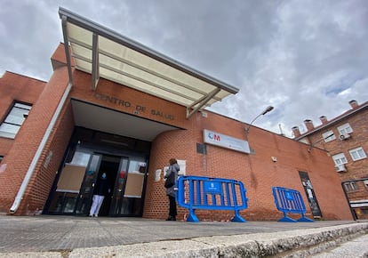 Un centro de salud de Colmenar Viejo (Madrid), en febrero de 2021, durante la pandemia.