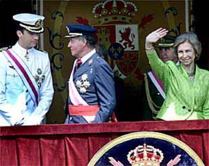 Los Reyes y el Príncipe, ayer en Alicante, en el Día de las Fuerzas Armadas.