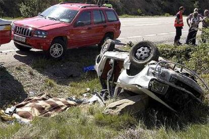 Accidente registrado el sábado en la A-132, entre Ayerbe y el desvio de Riglos (Huesca), en el que una persona murió.