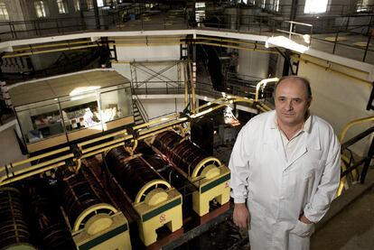 El enólogo Julio Ricarte, en las instalaciones de la bodega Virgen de las Viñas.