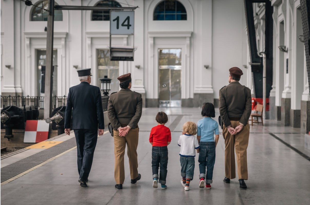 ¿Qué pasó con los tres niños abandonados en una estación de Barcelona tras bajar de un lujoso Mercedes?: “Mucha gente me decía que tuviera cuidado”