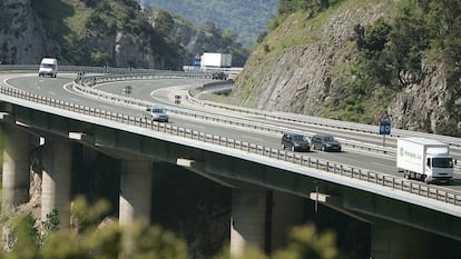 Tramo de la autopista AP-68 operada por Abertis.