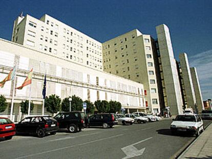 Vista de la fachada principal del Hospital General de Alicante.