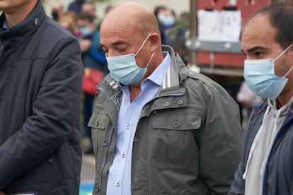 Gonzalo Martín, tío abuelo del pequeño Álex, participa en la concentración ciudadana en Lardero (La Rioja).