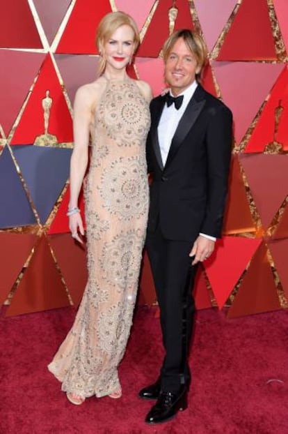 Nicole Kidman en la alfombra roja de los Oscar con su marido, el cantante Keith Urban.