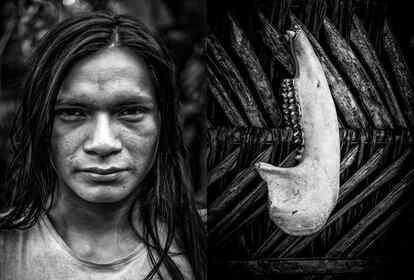 A la izquierda, Javier Ushigua, de 20 años, es el presidente de la comunidad de Yaku Runa, en la misma provincia de Pastaza. El colectivo está formado por 30 personas de cuatro nacionalidades indígenas, y renunció a disponer de electricidad para preservar la cultura amazónica. A la derecha, mandíbula de tapir en una cabaña de los sáparas en Pastaza, en la Amazonia norte.